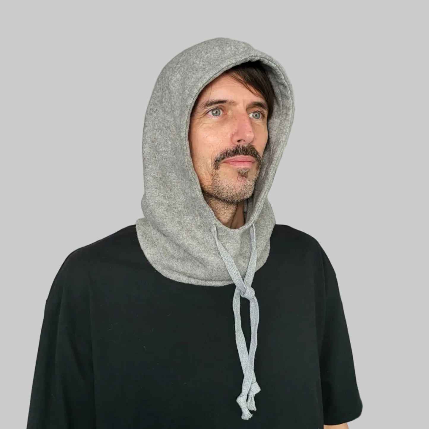 Kapuzenloop BIO-BAUMWOLLFLEECE mit Kordel grau
